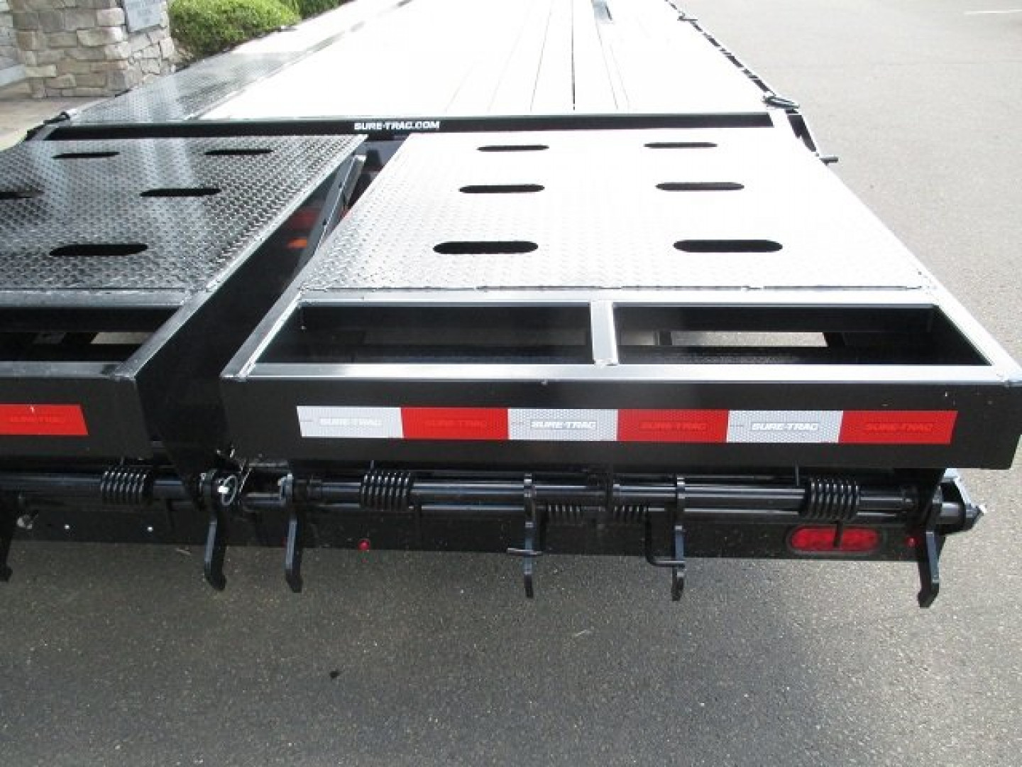 New SURE-TRAC 8’6” X 20’ + 5′ LOW PROFILE GOOSENECK DECKOVER 15K