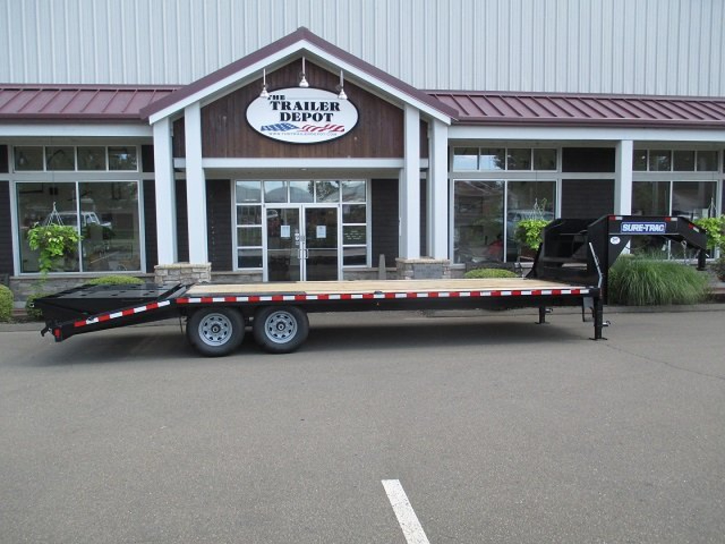 New SURE-TRAC 8’6” X 20’ + 5′ LOW PROFILE GOOSENECK DECKOVER 15K