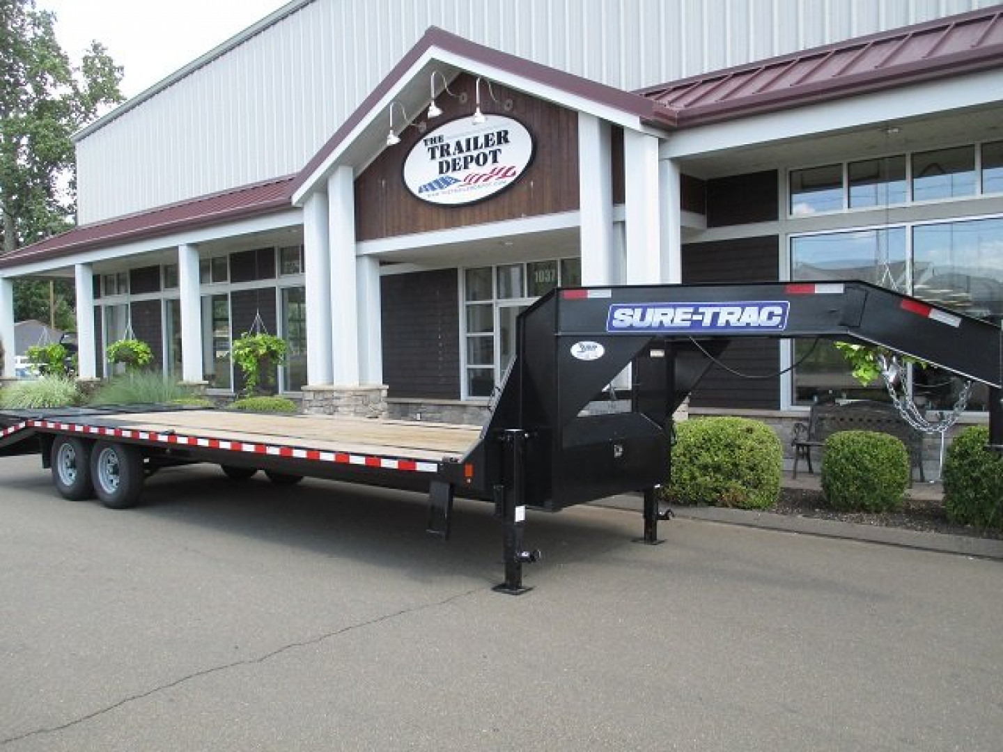 New SURE-TRAC 8’6” X 20’ + 5′ LOW PROFILE GOOSENECK DECKOVER 15K