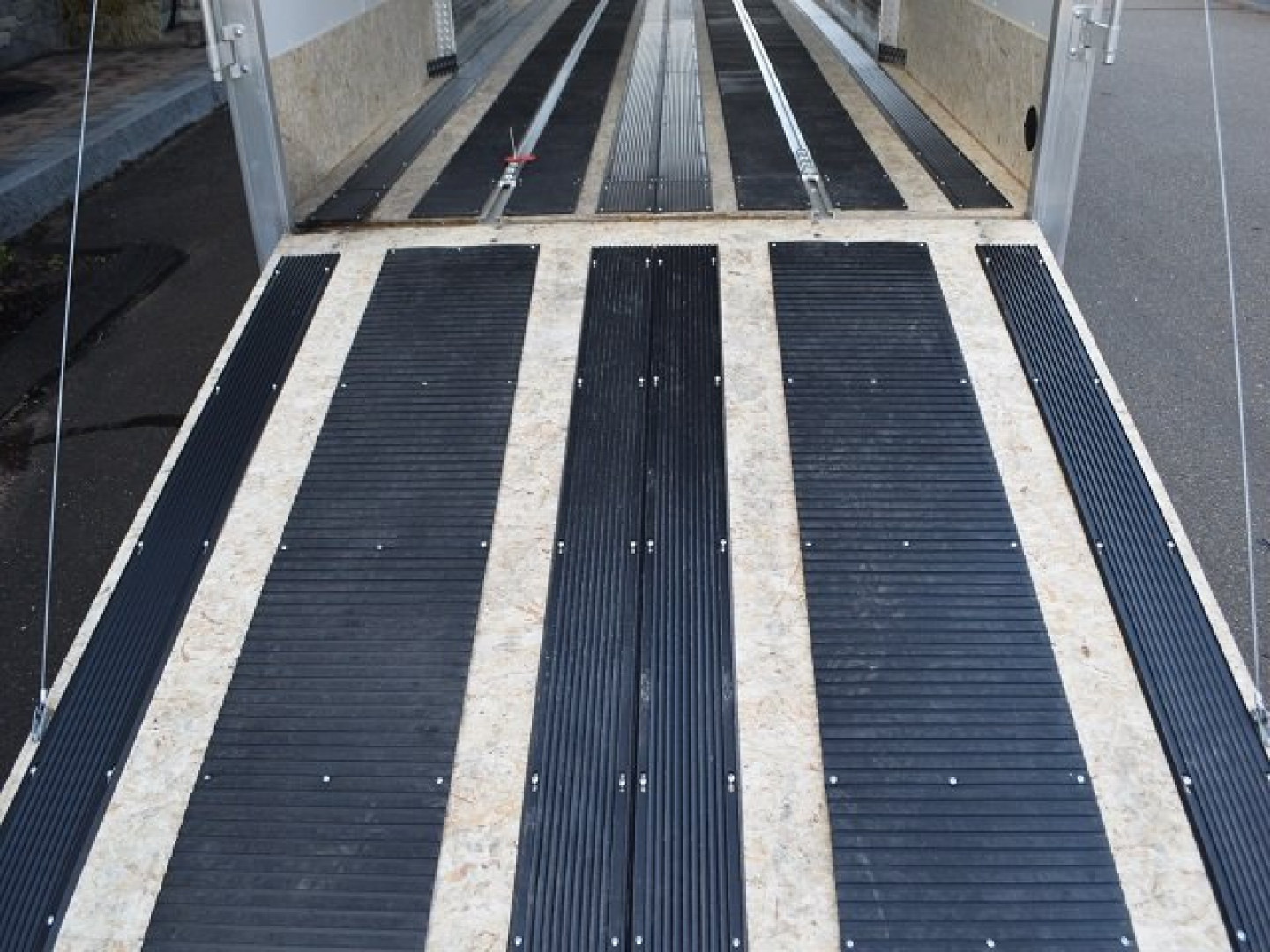 New EZ HAULER 7’6″ X 24′ ENCLOSED SNOWMOBILE TRAILER 7K