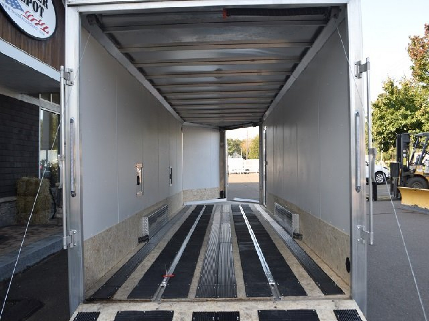 New EZ HAULER 7’6″ X 24′ ENCLOSED SNOWMOBILE TRAILER 7K