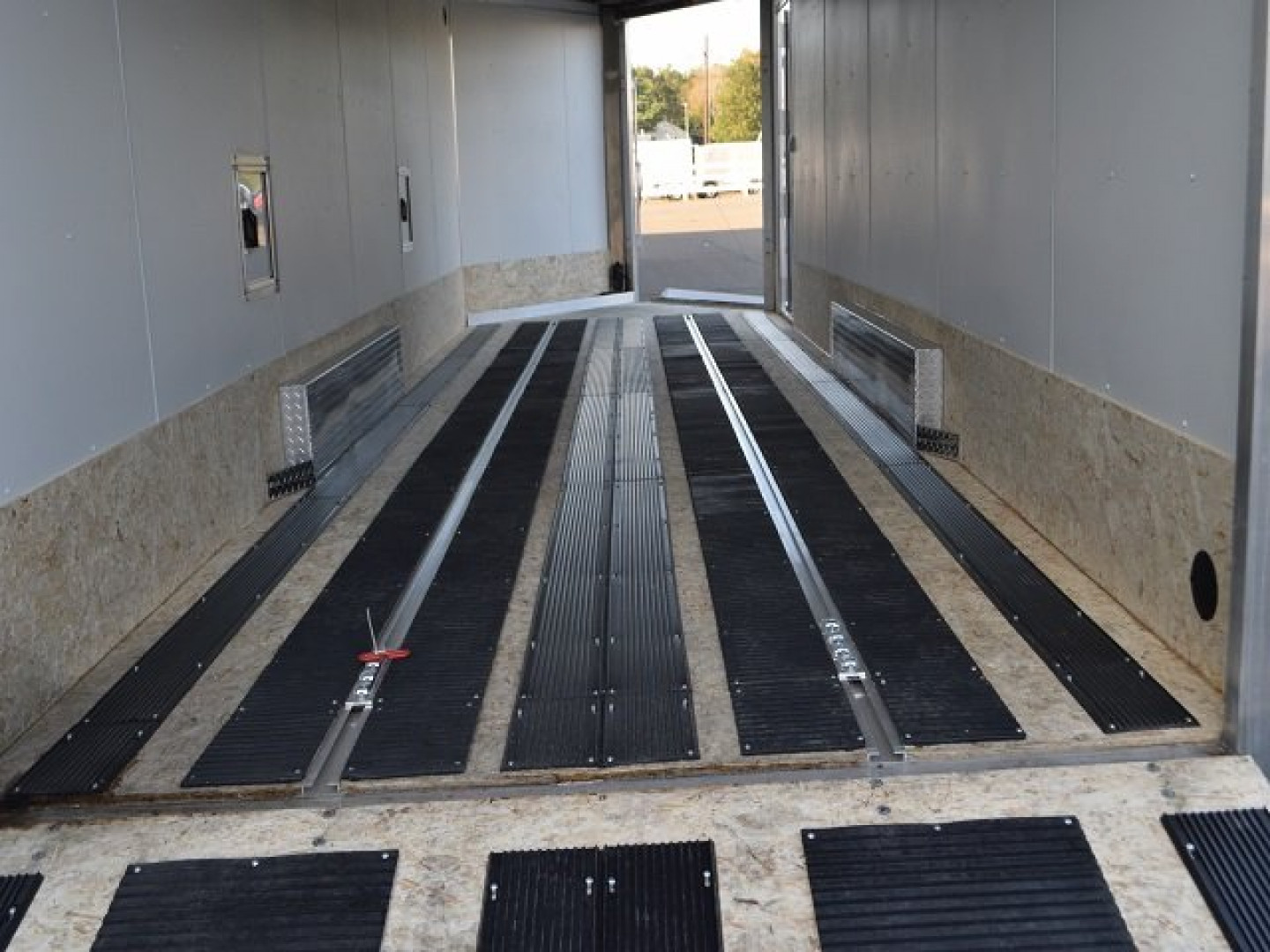 New EZ HAULER 7’6″ X 24′ ENCLOSED SNOWMOBILE TRAILER 7K