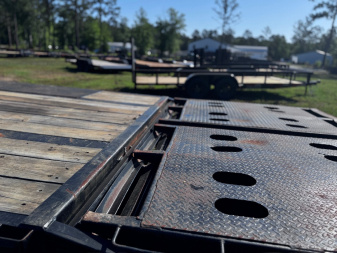 Used Big Tex Trailers 22GN-28BK+5mr Equipment Trailer