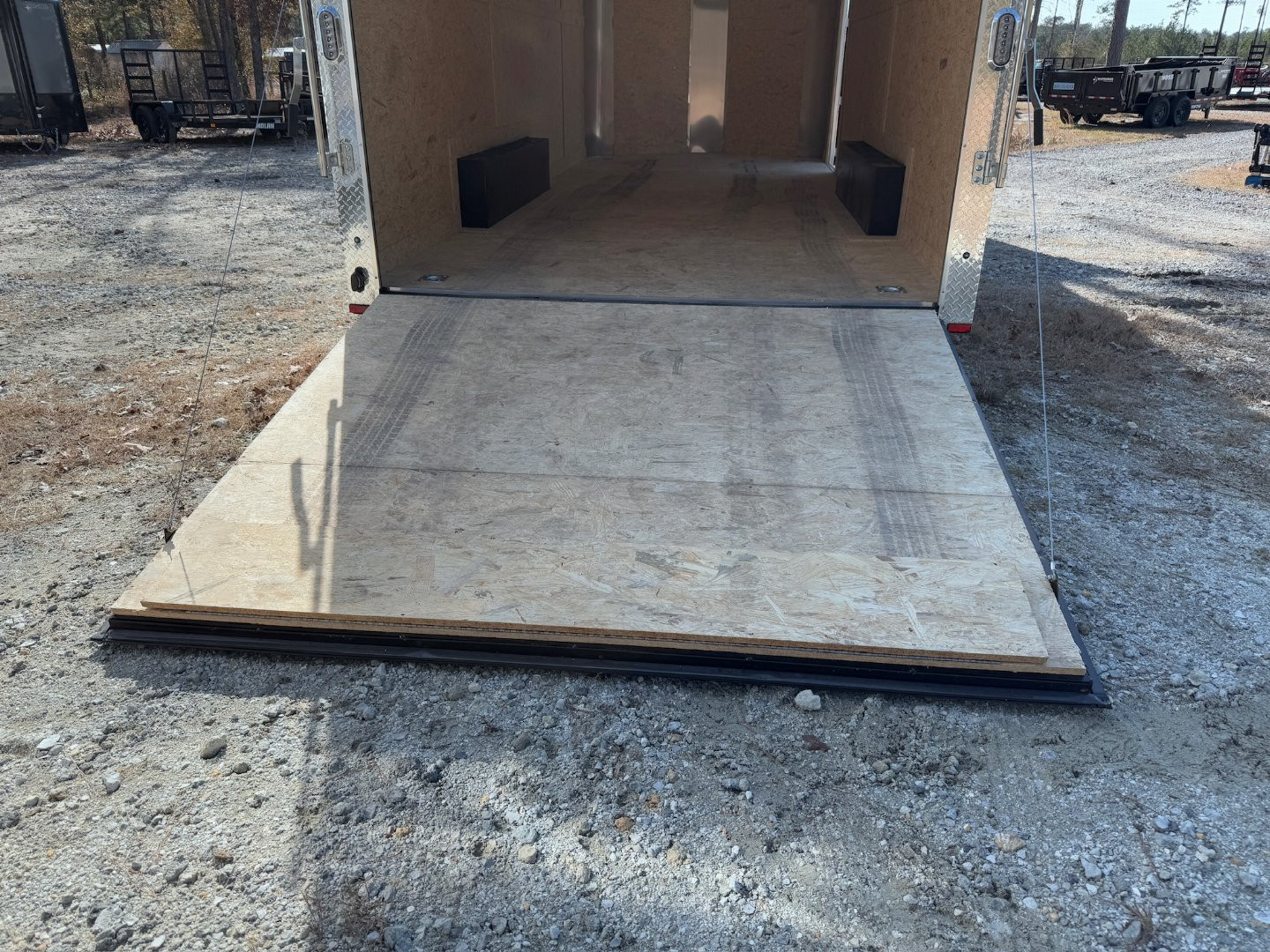 New 2025 Arising 8.5x20 Dual Axel V-Nose Cargo / Enclosed Trailer
