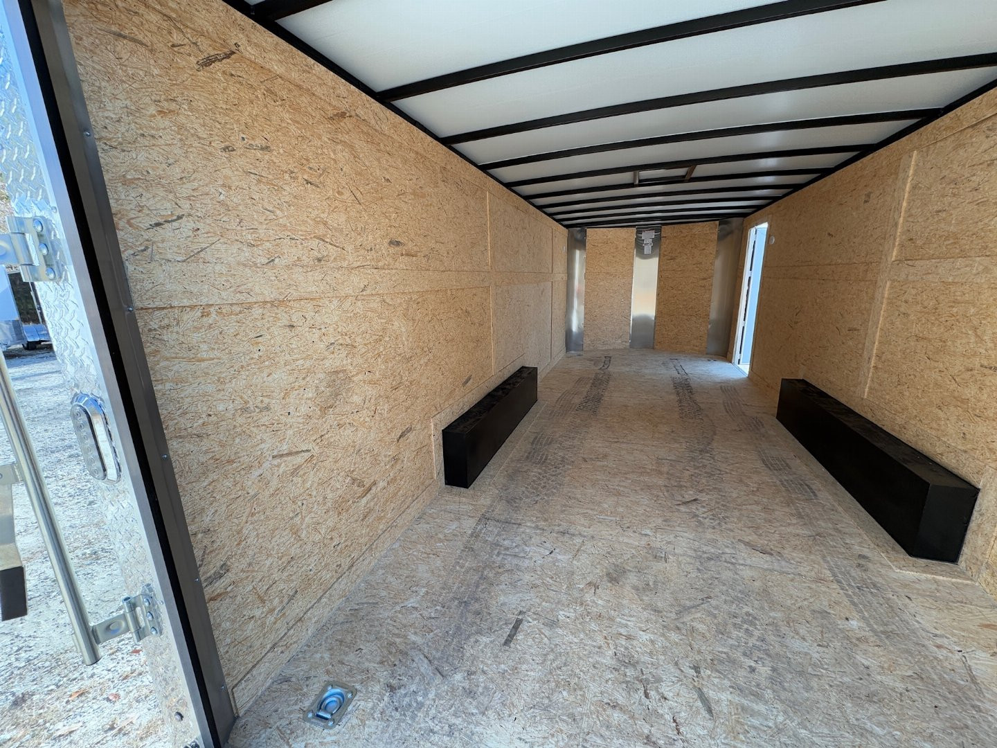 New 2025 Arising 8.5x20 Dual Axel V-Nose Cargo / Enclosed Trailer
