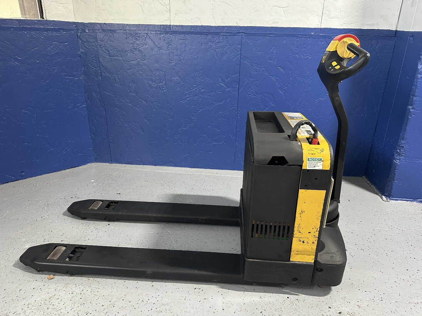 Used 2013 PALLET JACK YALE