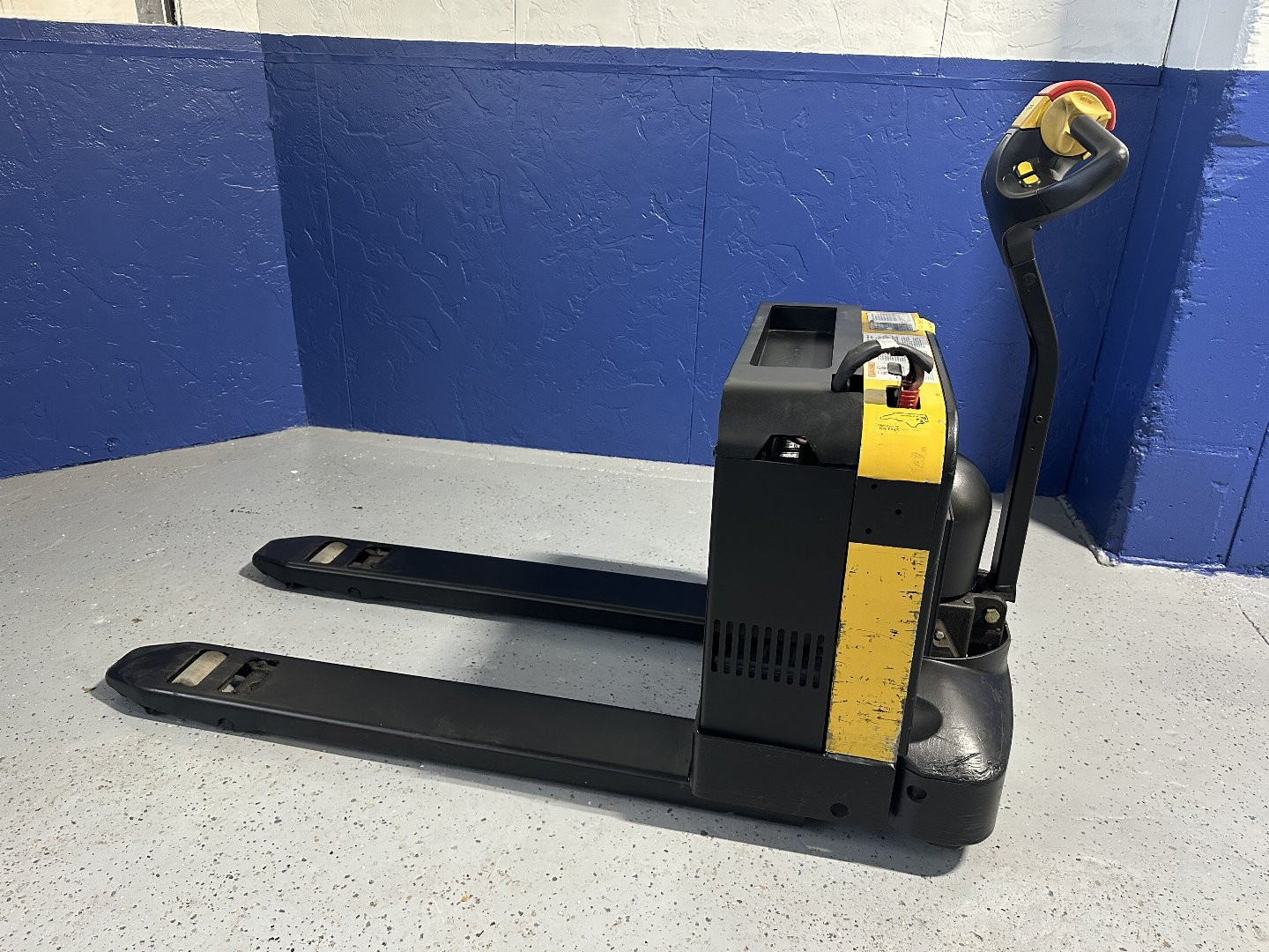 Used 2015 PALLET JACK YALE