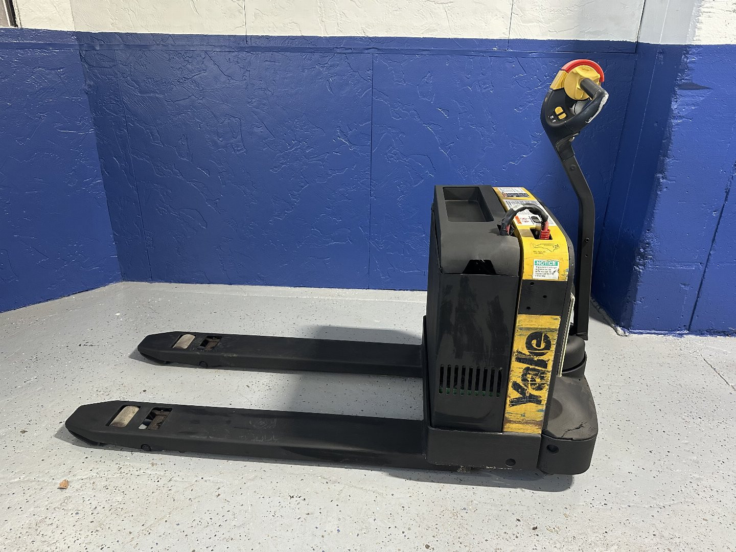 Used 2010 PALLET JACK YALE