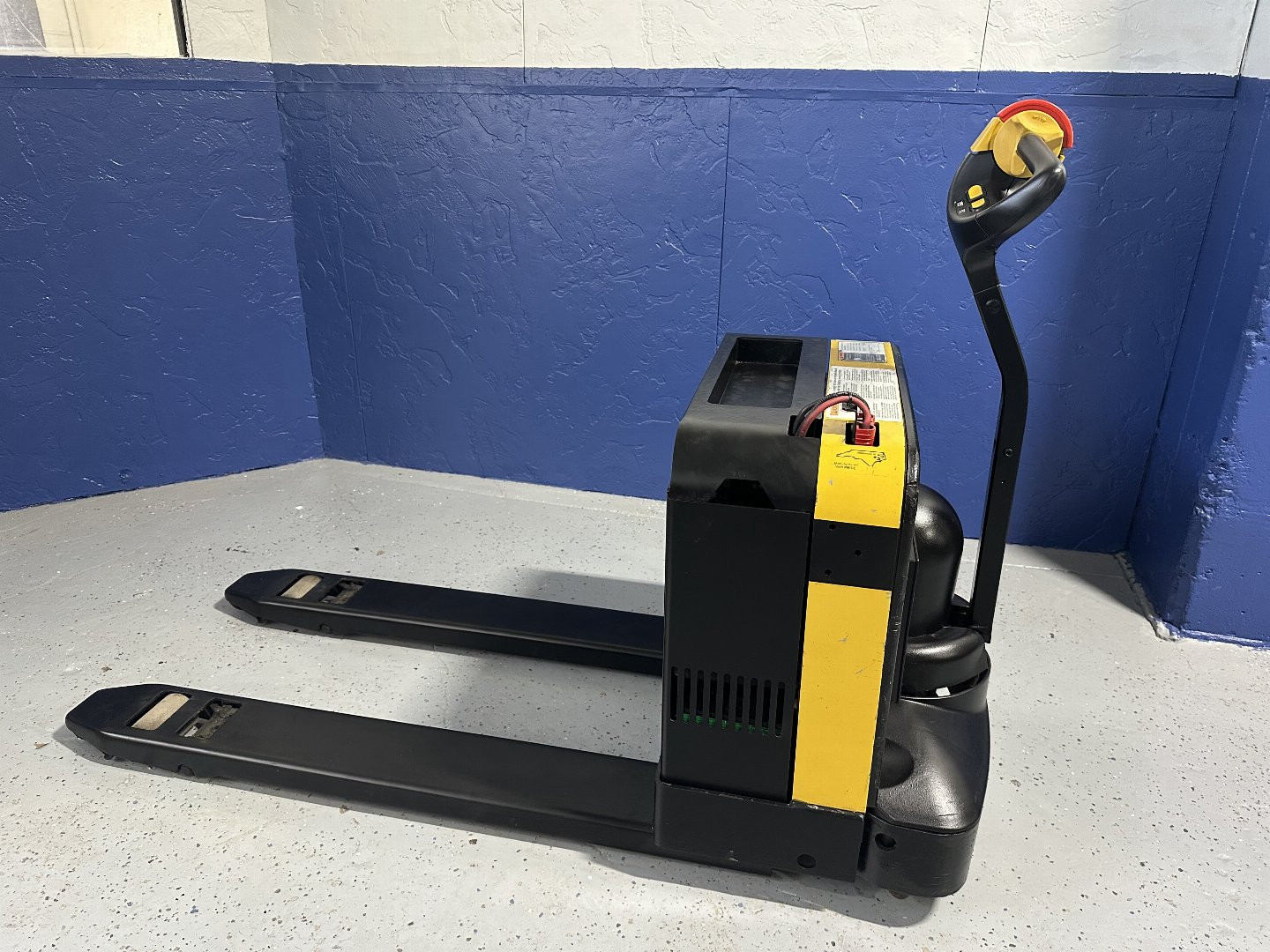 Used 2013 PALLET JACK YALE