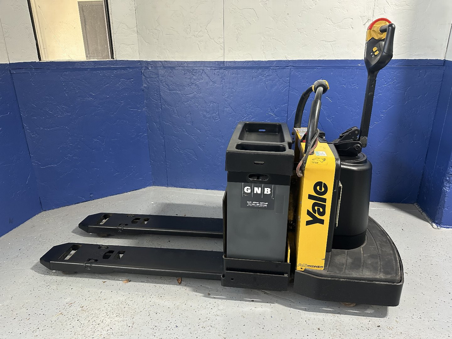 Used 2008 PALLET JACK YALE
