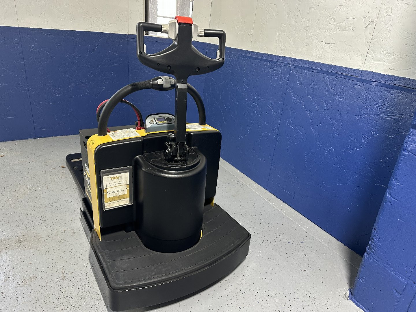 Used 2014 PALLET JACK YALE