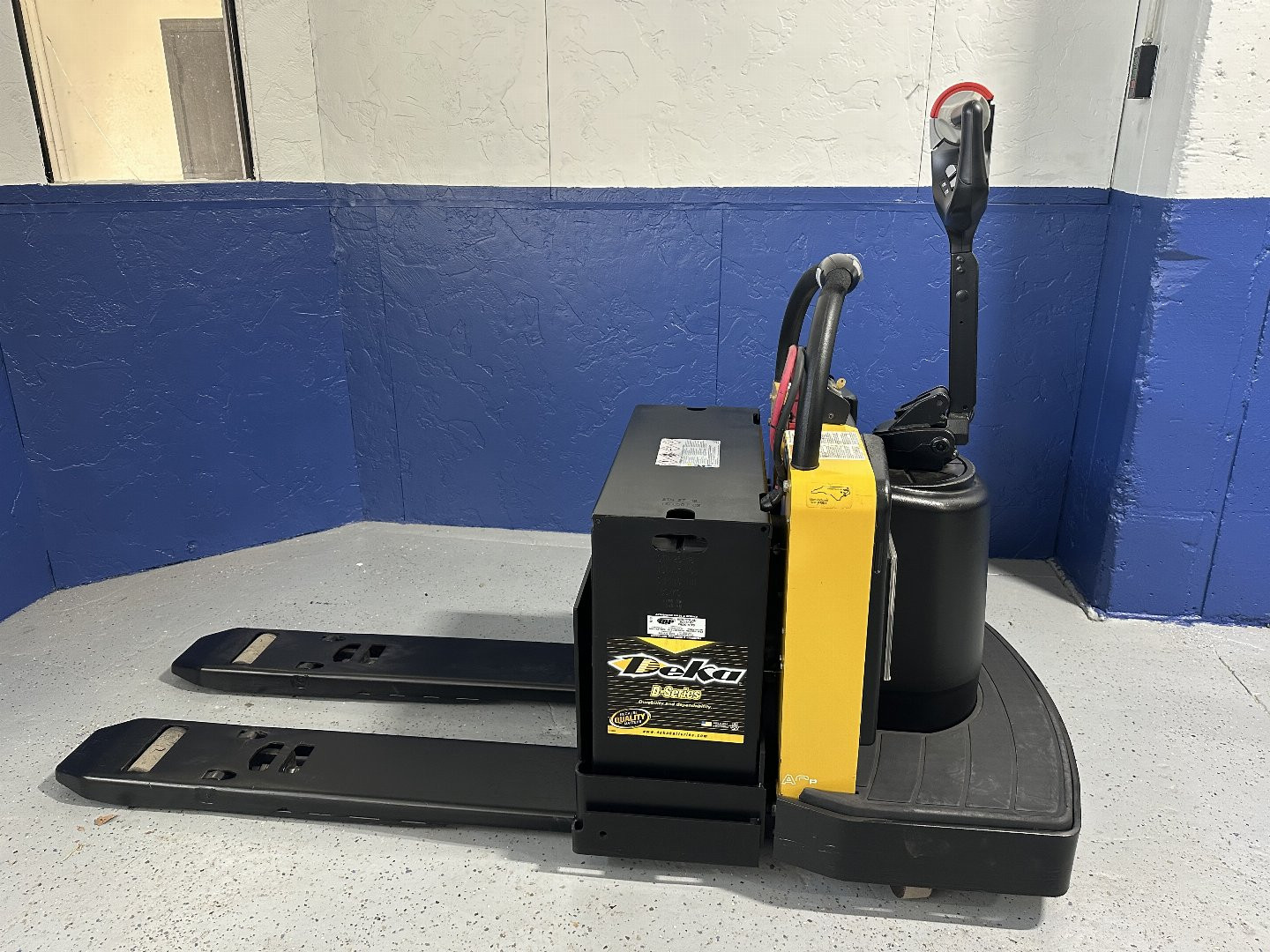 Used 2014 PALLET JACK YALE