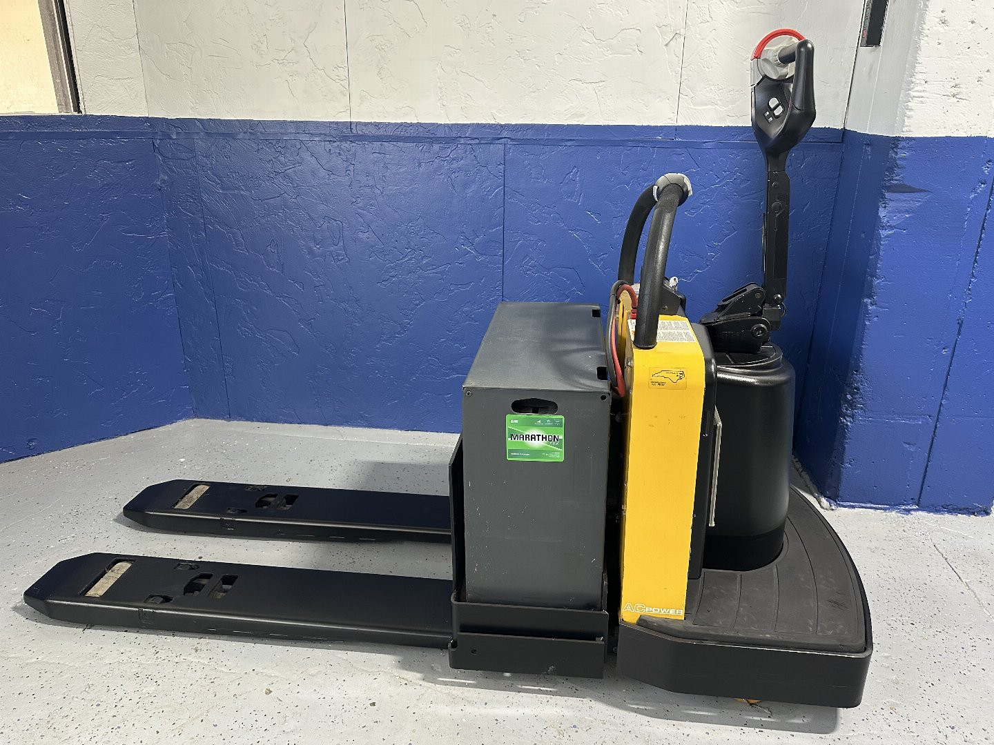 Used 2014 PALLET JACK YALE