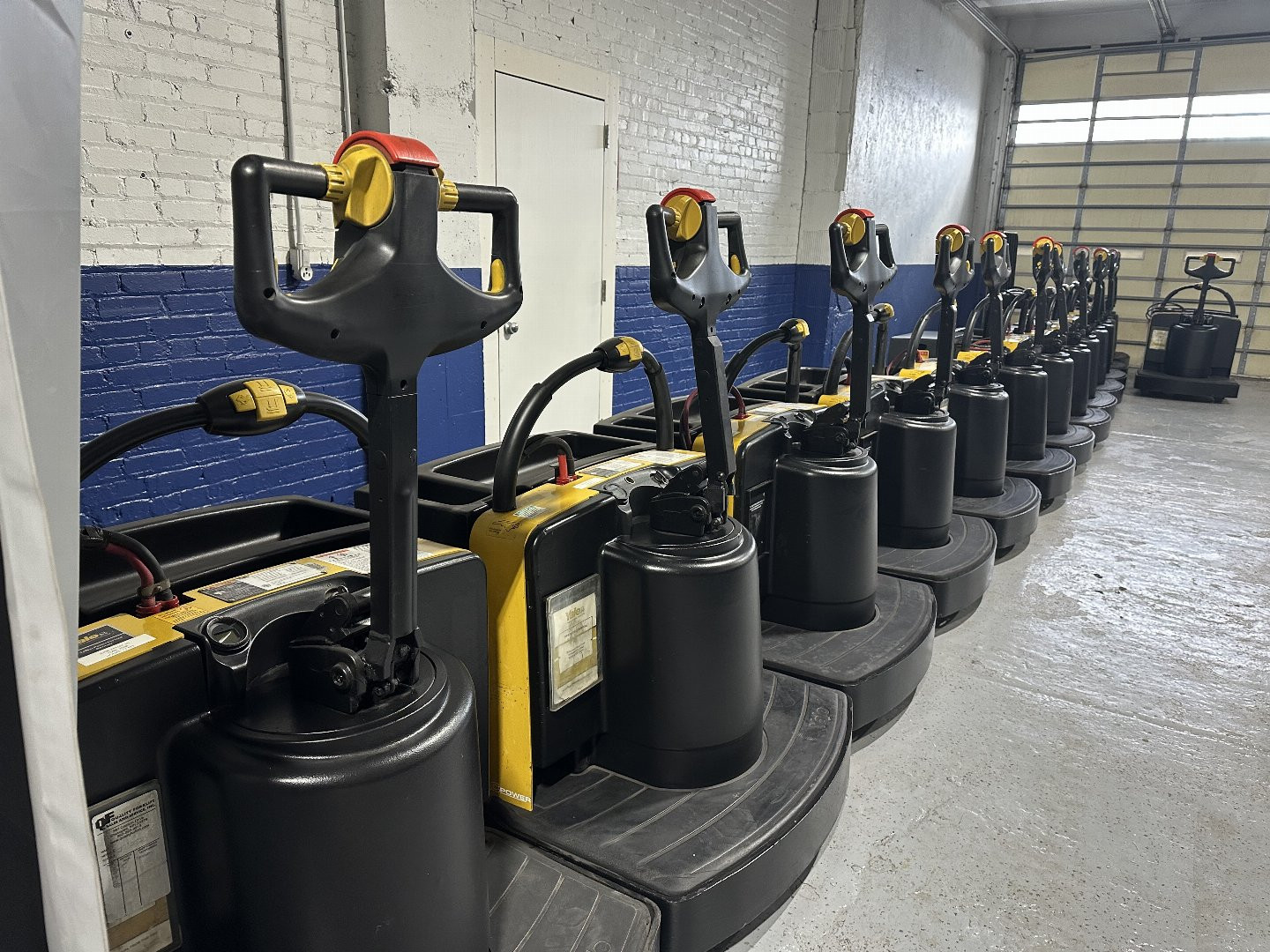 Used 2014 PALLET JACK YALE