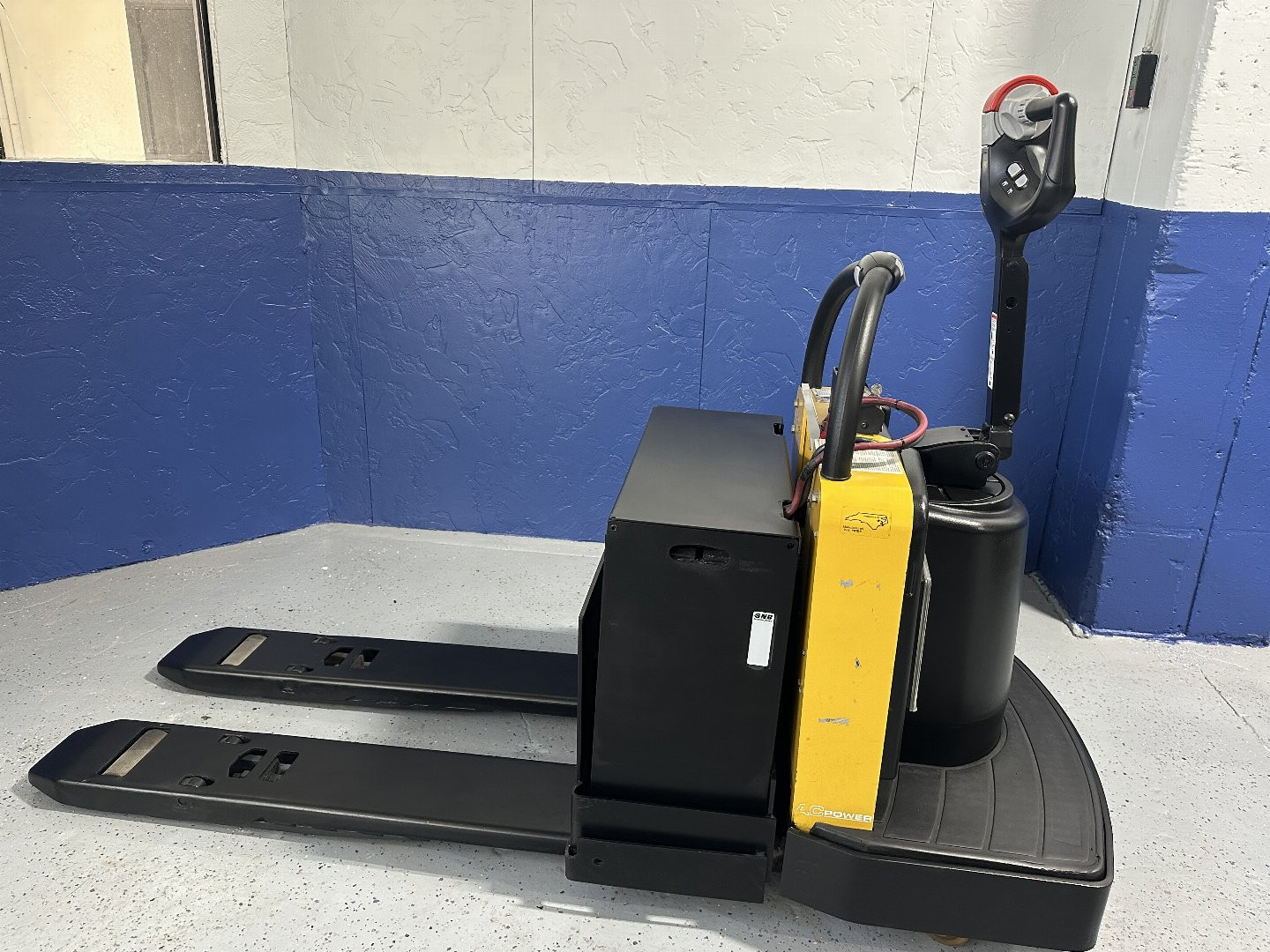 Used 2016 PALLET JACK YALE