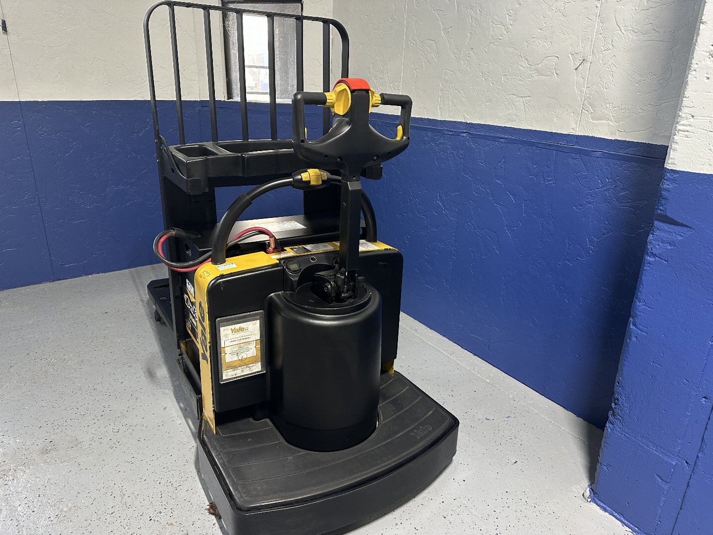 Used 2010 PALLET JACK YALE