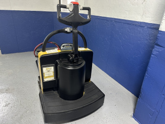 Used 2014 PALLET JACK YALE