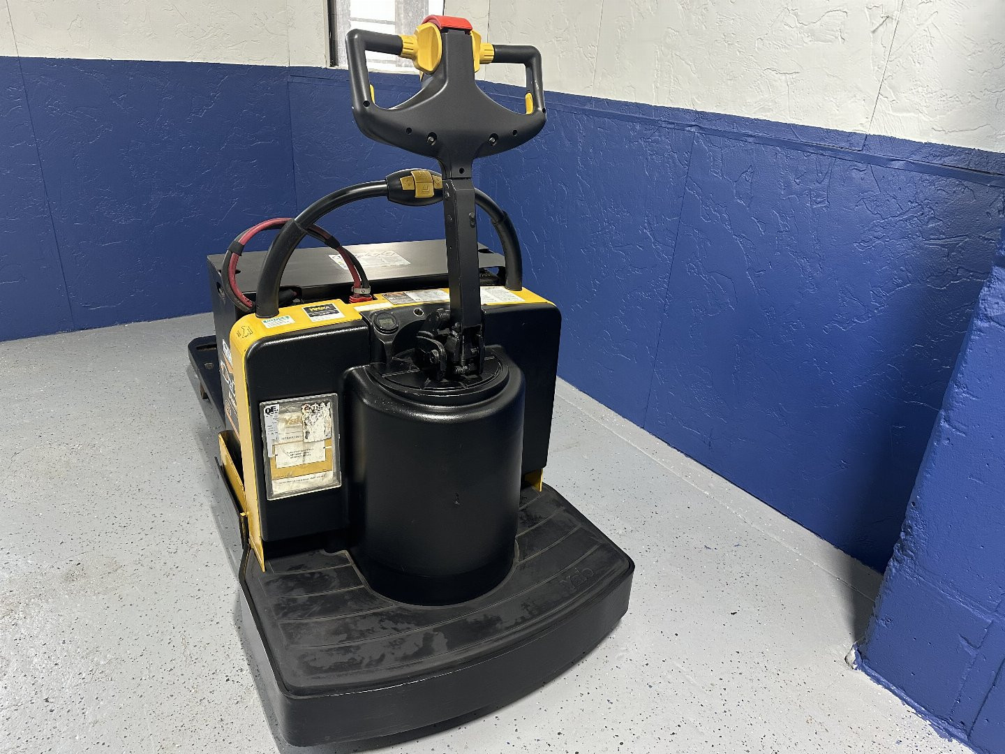Used 2012 PALLET JACK YALE