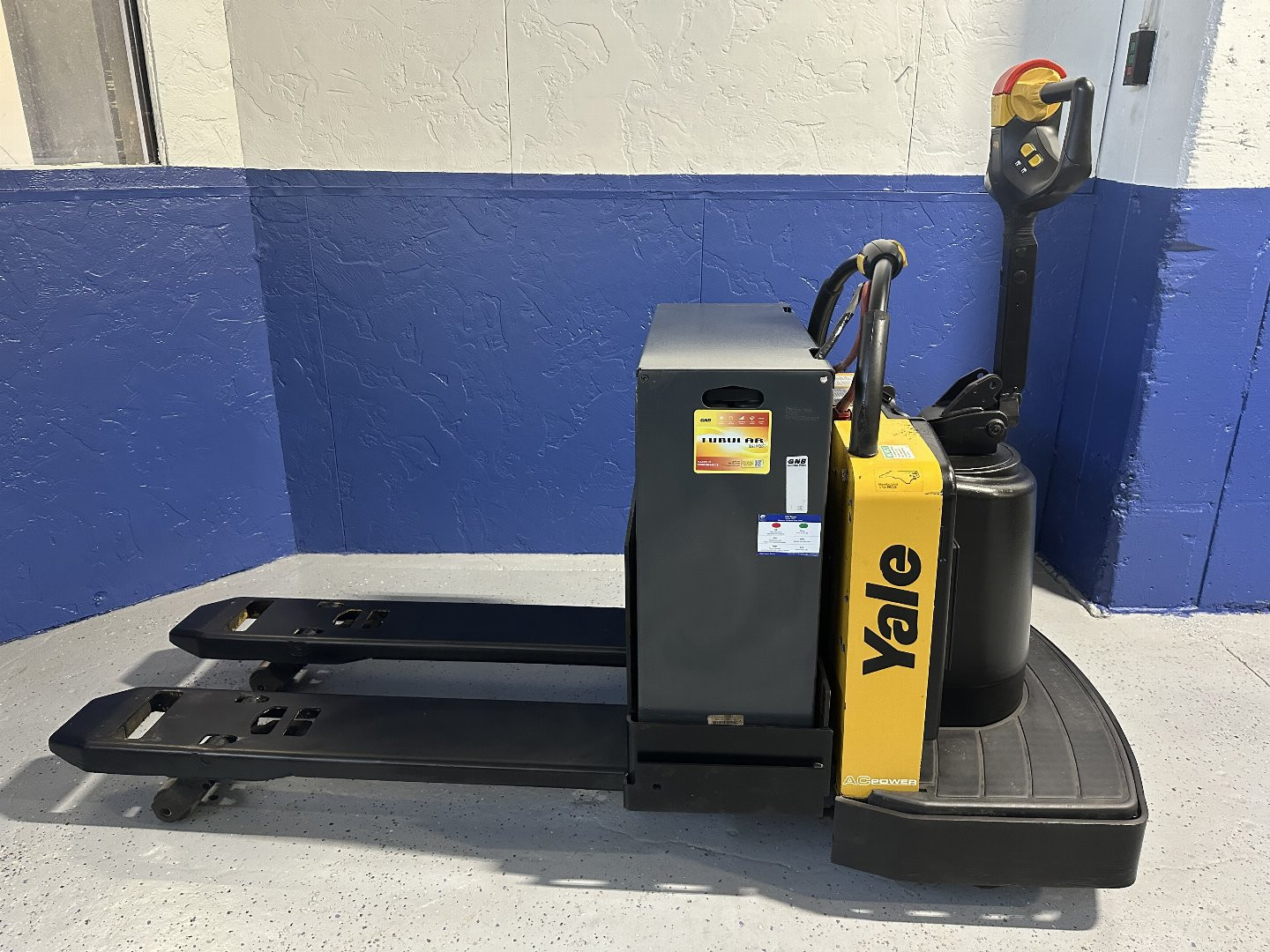 Used 2010 PALLET JACK YALE