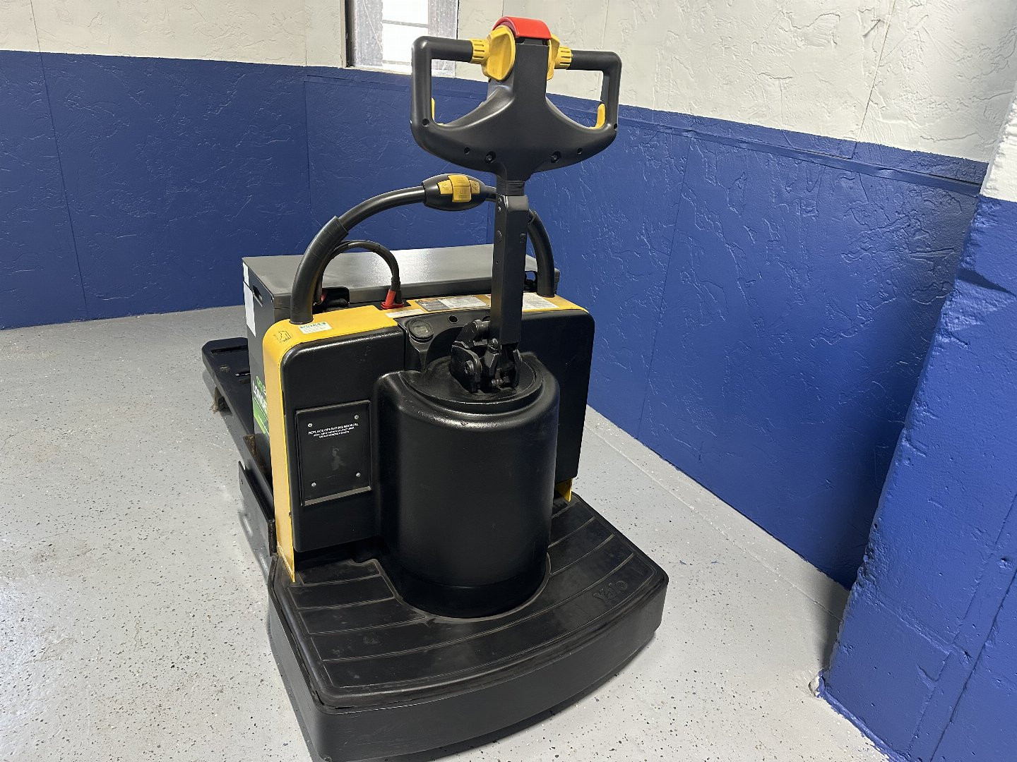 Used 2011 PALLET JACK YALE
