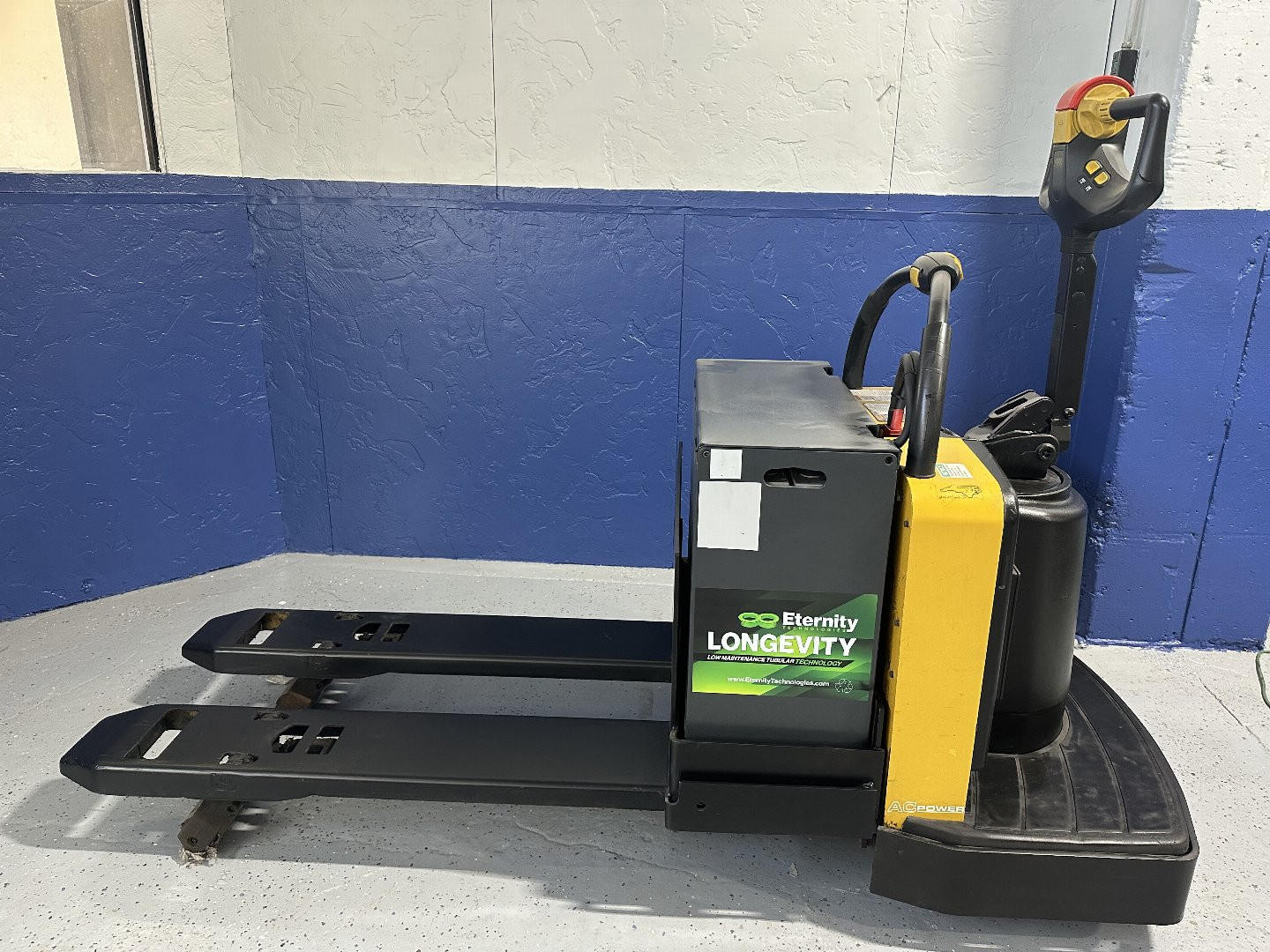 Used 2011 PALLET JACK YALE