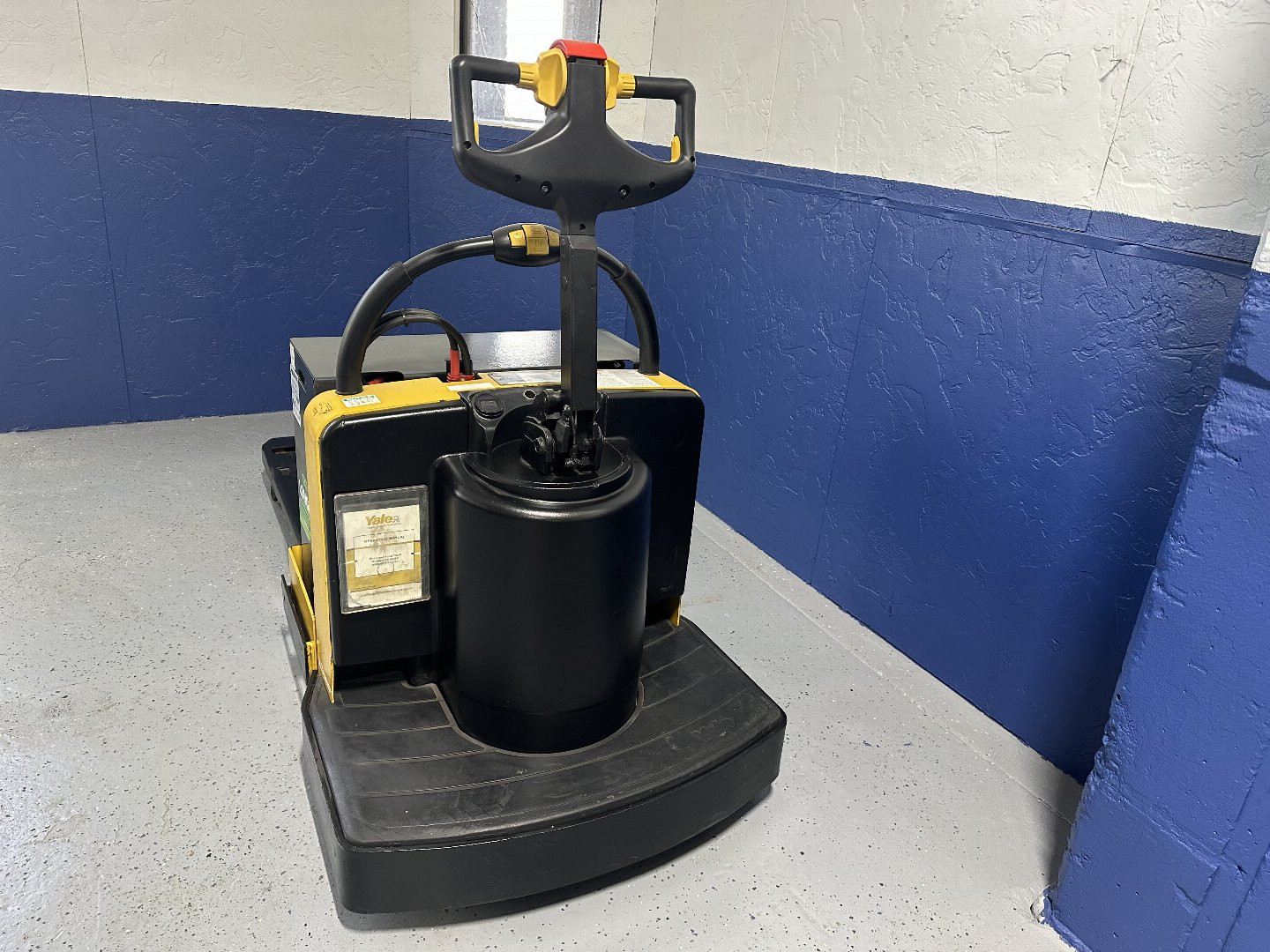 Used 2011 PALLET JACK YALE