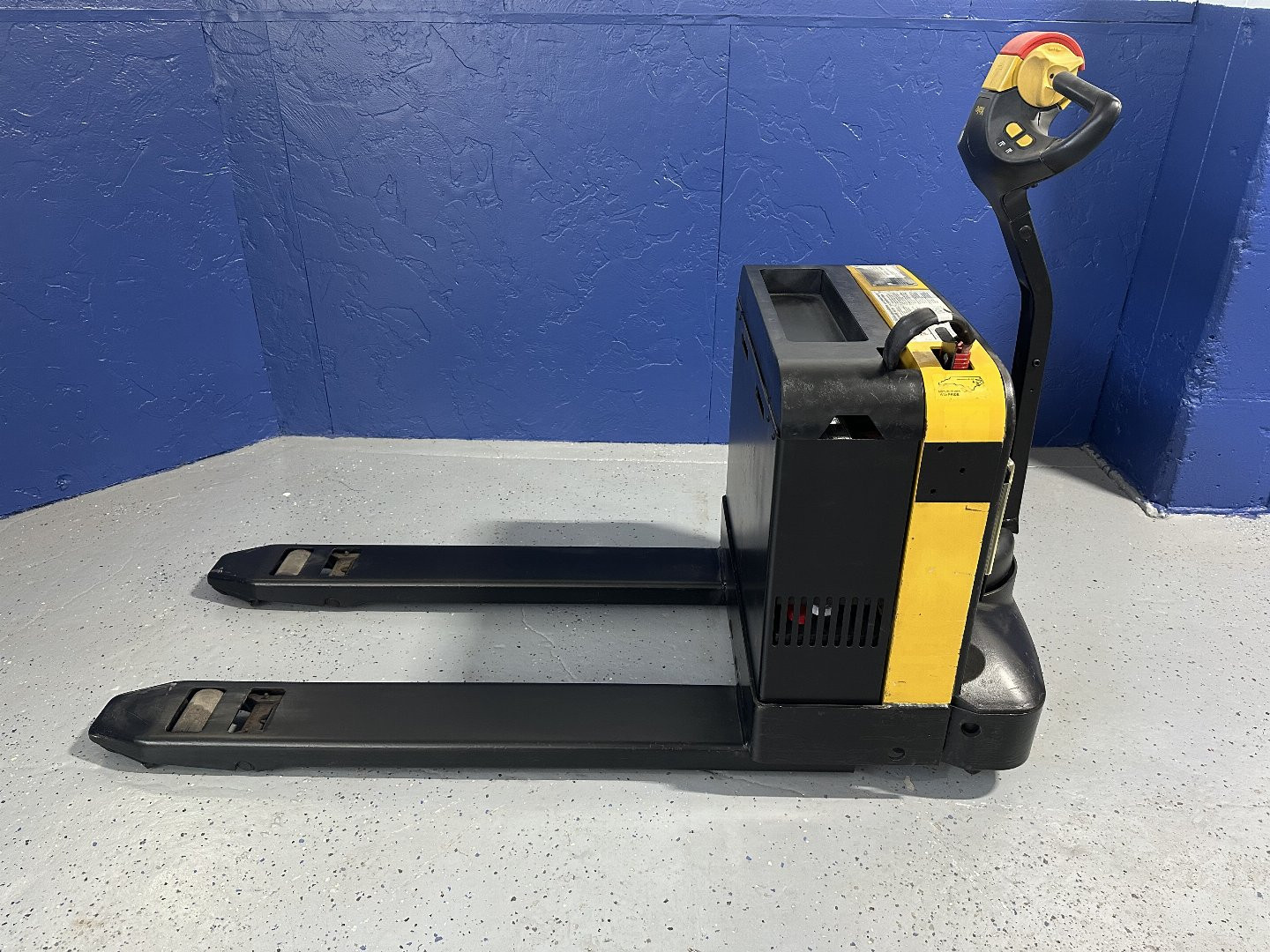 Used 2014 PALLET JACK YALE