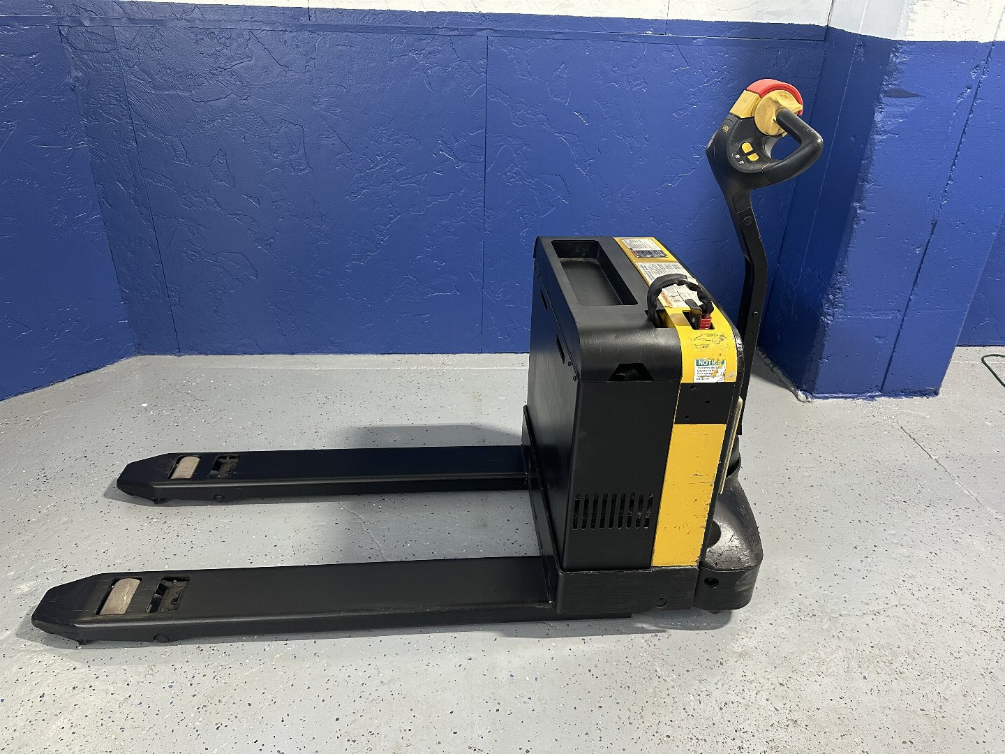 Used 2014 PALLET JACK YALE