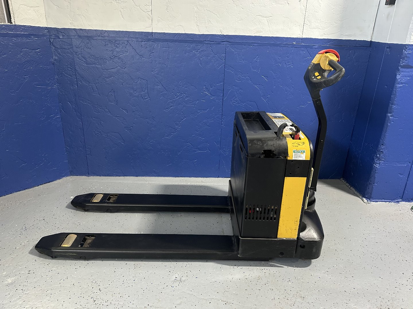 Used 2013 PALLET JACK YALE