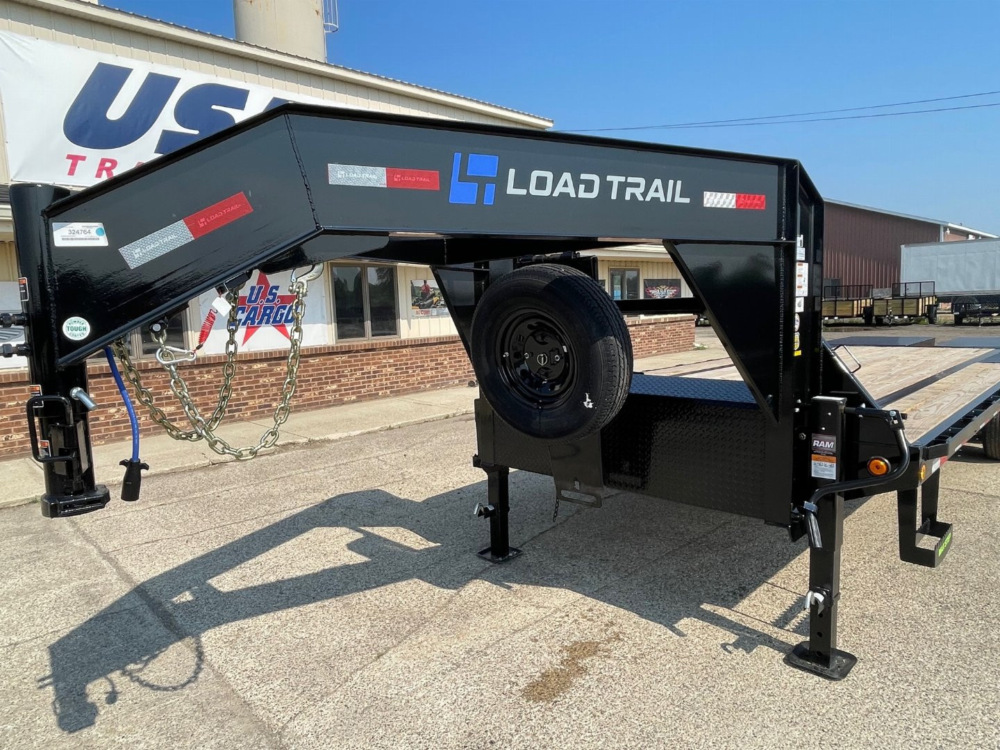 New 2025 LOAD TRAIL 102X25 Standard Gooseneck 14k Trailer w/Max Ramps - OLD STOCK