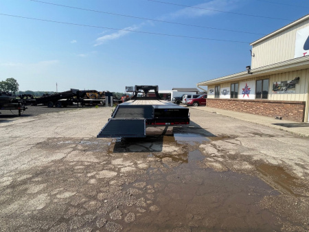 New 2025 LOAD TRAIL 102X25 Standard Gooseneck 14k Trailer w/Max Ramps - OLD STOCK