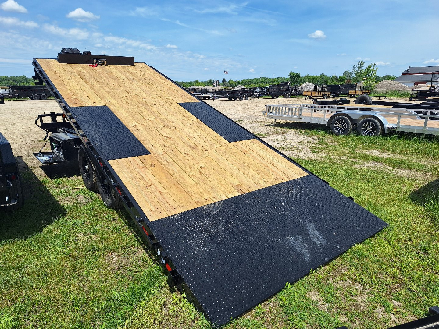 New 2025 Load Trail 102x22 Deck Over Power Tilt W/ Winch Don't Wait !!!!!!