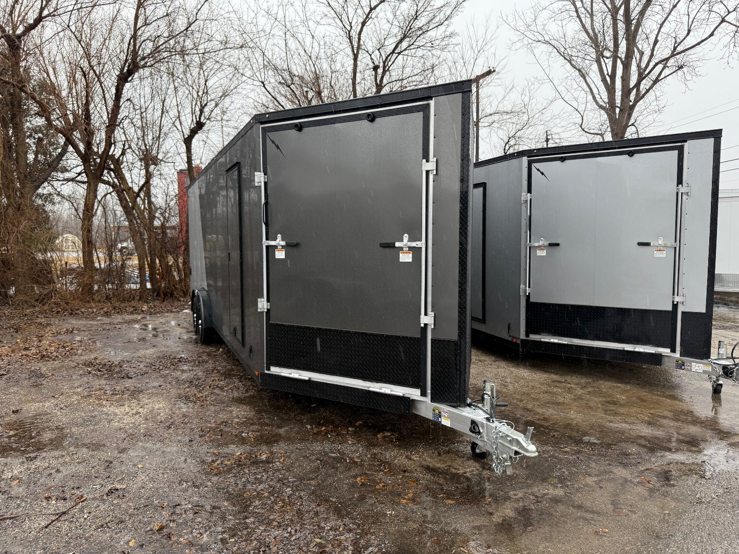 New 2025 LIGHTNING TRAILERS 7.5 x 29 4 Place All Aluminum Trailer with 7ft interior - Premium Package - END OF SEASON PRICE !!