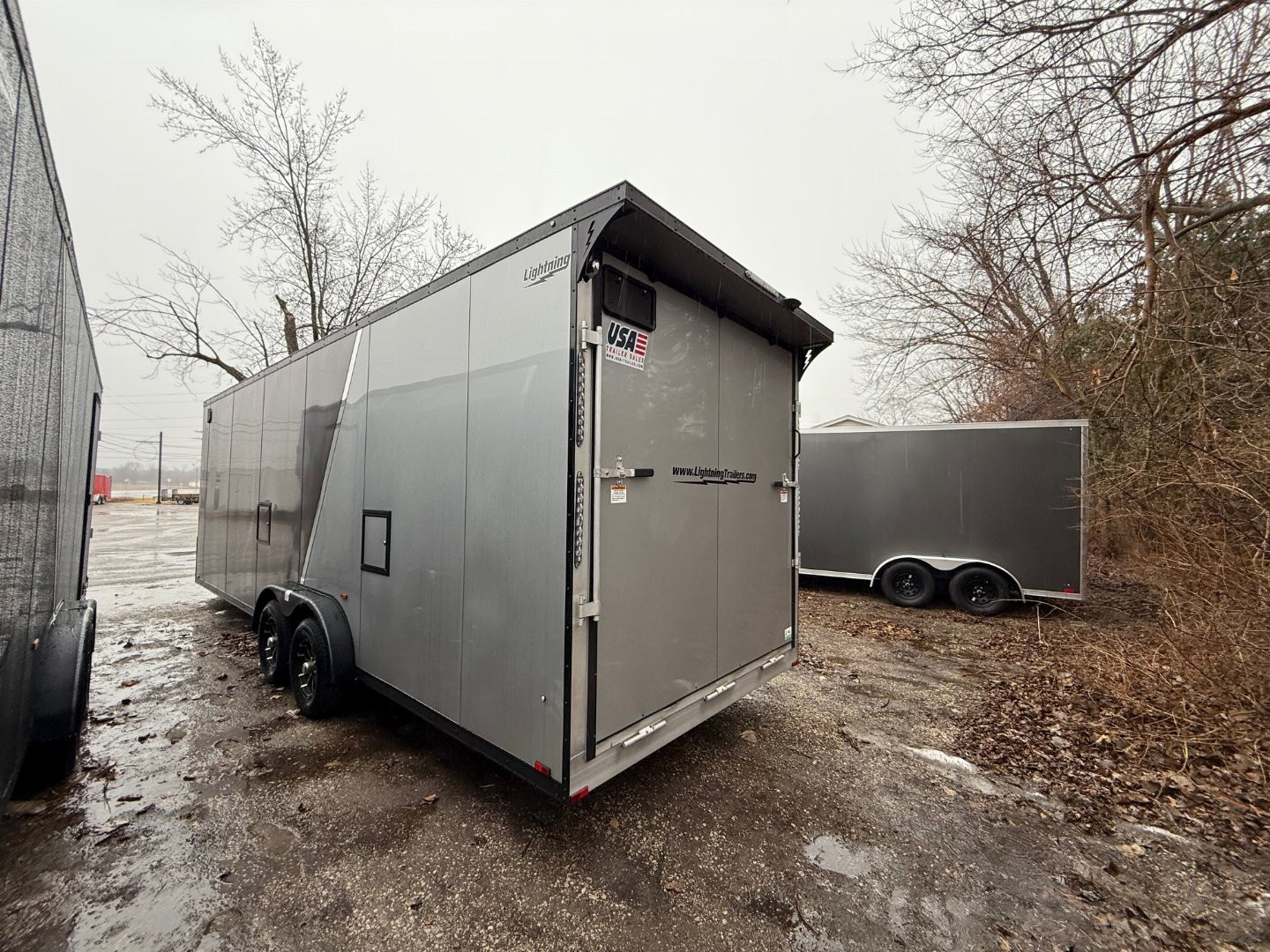 New 2025 LIGHTNING TRAILERS 7.5 x 29 4 Place All Aluminum Trailer with 7ft interior - Premium Package - END OF SEASON PRICE !!