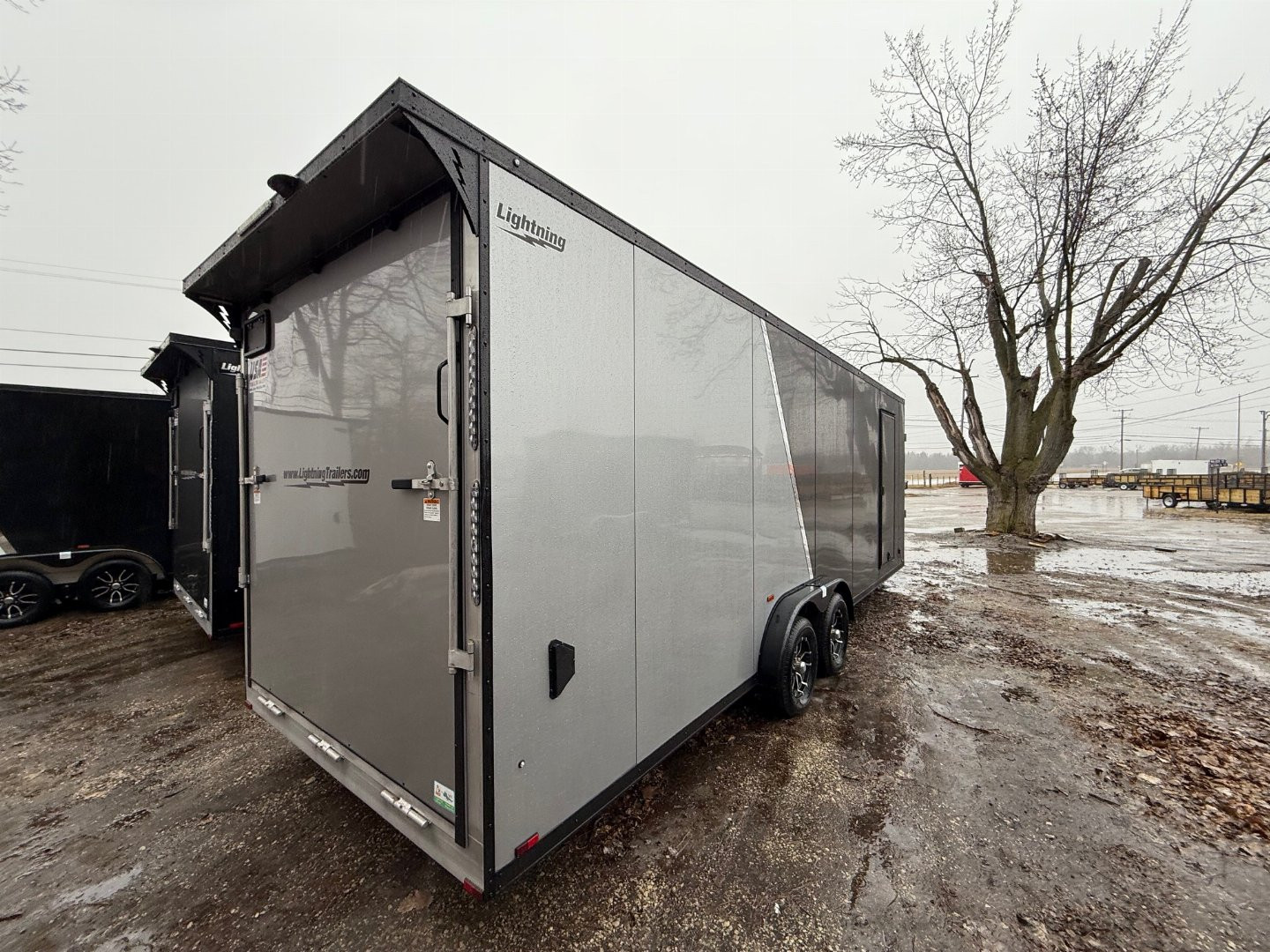 New 2025 LIGHTNING TRAILERS 7.5 x 29 4 Place All Aluminum Trailer with 7ft interior - Premium Package - END OF SEASON PRICE !!