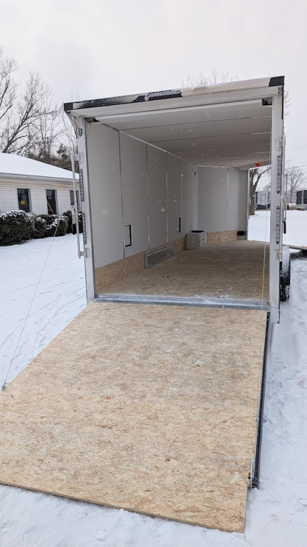 New 2025 LIGHTNING TRAILERS 7.5 x 27 4 Place All Aluminum Trailer with 7ft interior - Premium Package - END OF SEASON PRICE