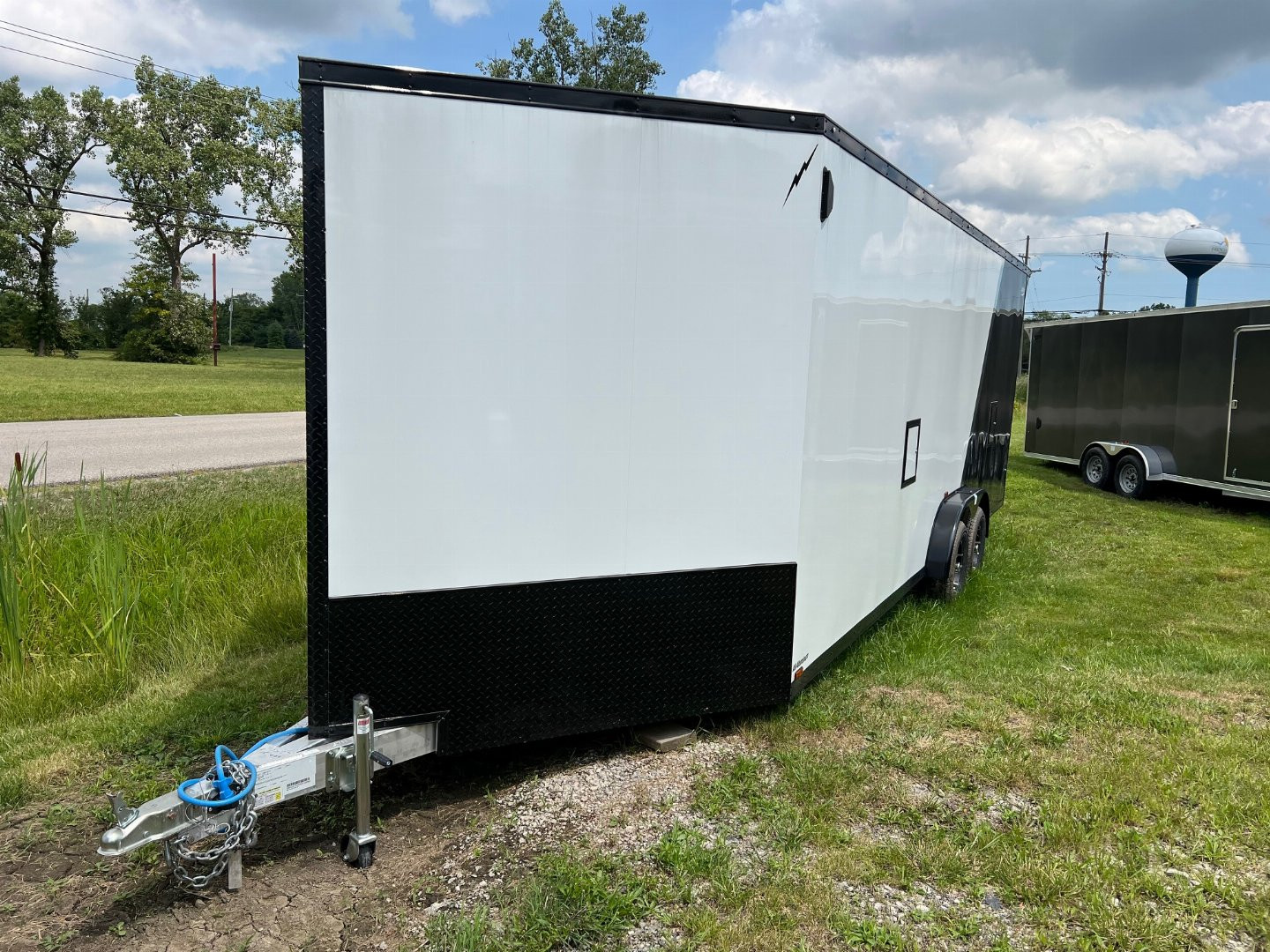 New 2024 LIGHTNING TRAILERS 7.5 x 27 4 Place All Aluminum Trailer with 7ft interior - Premium Package