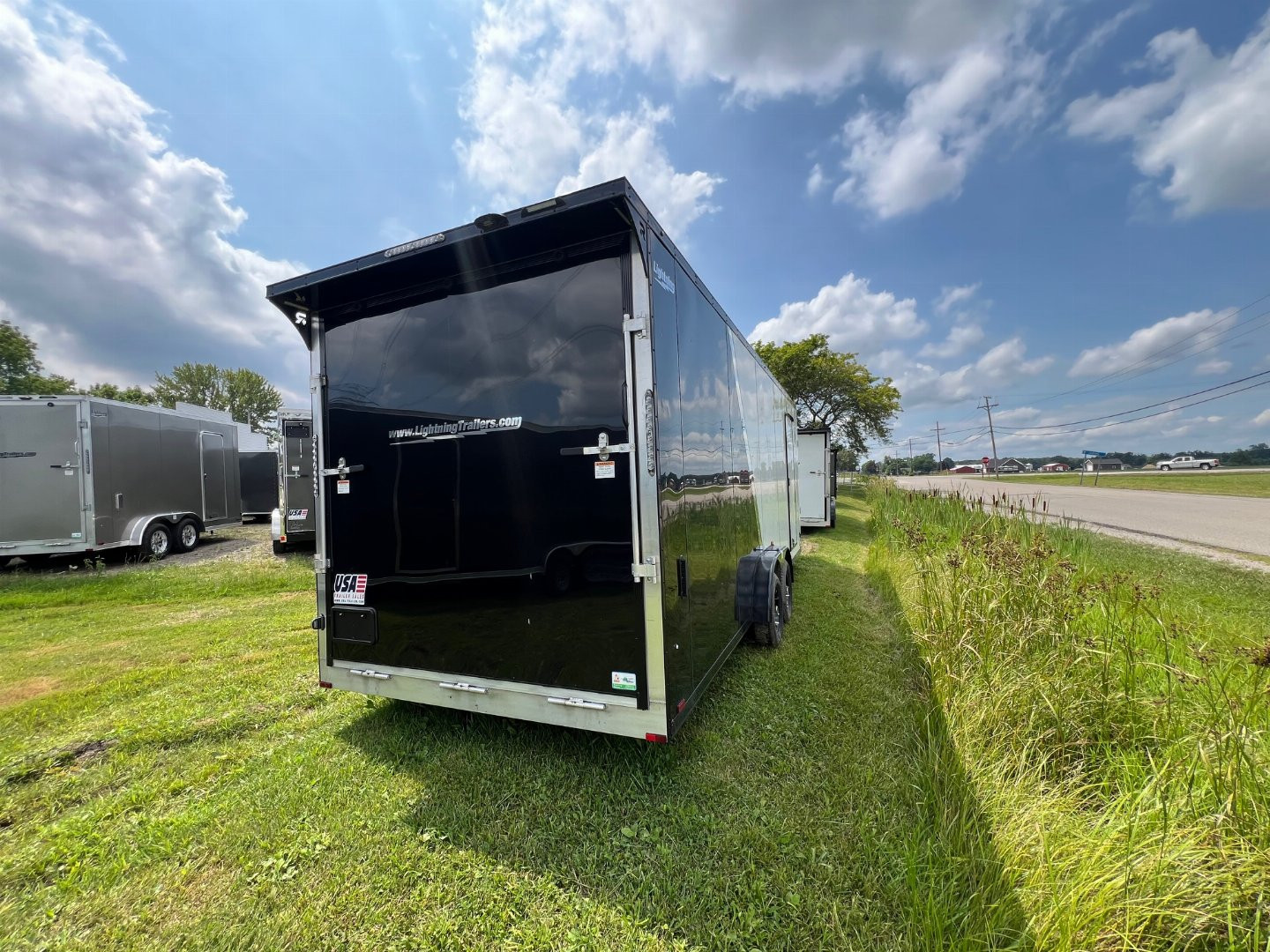New 2024 LIGHTNING TRAILERS 7.5 x 27 4 Place All Aluminum Trailer with 7ft interior - Premium Package
