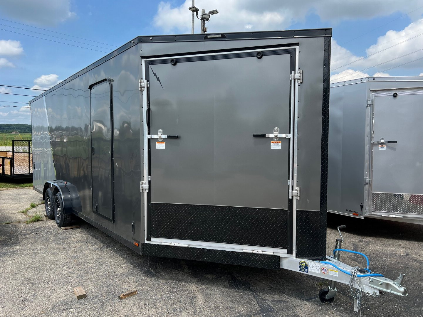 New 2024 LIGHTNING TRAILERS 7.5 x 27 4 Place All Aluminum Trailer with 7ft interior - Premium Package