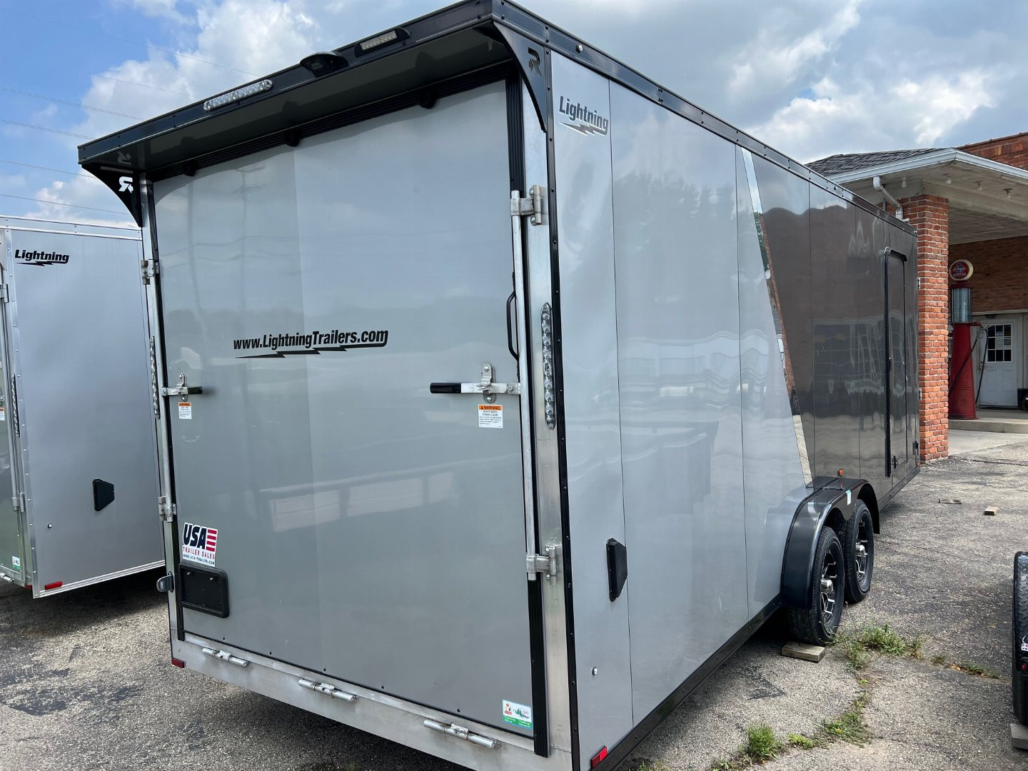 New 2024 LIGHTNING TRAILERS 7.5 x 27 4 Place All Aluminum Trailer with 7ft interior - Premium Package