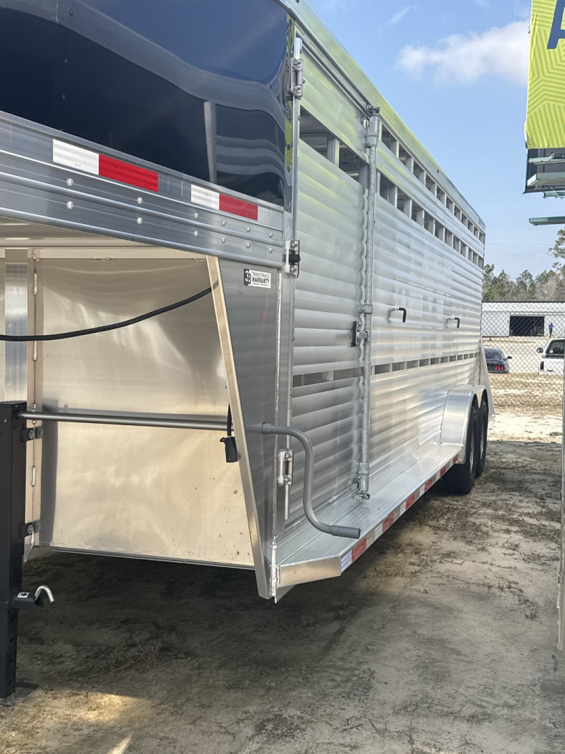 New 2025 Sooner Livestock Trailer