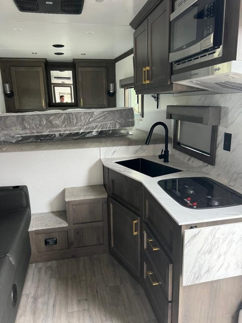 New EXISS 8032 Living Quarters