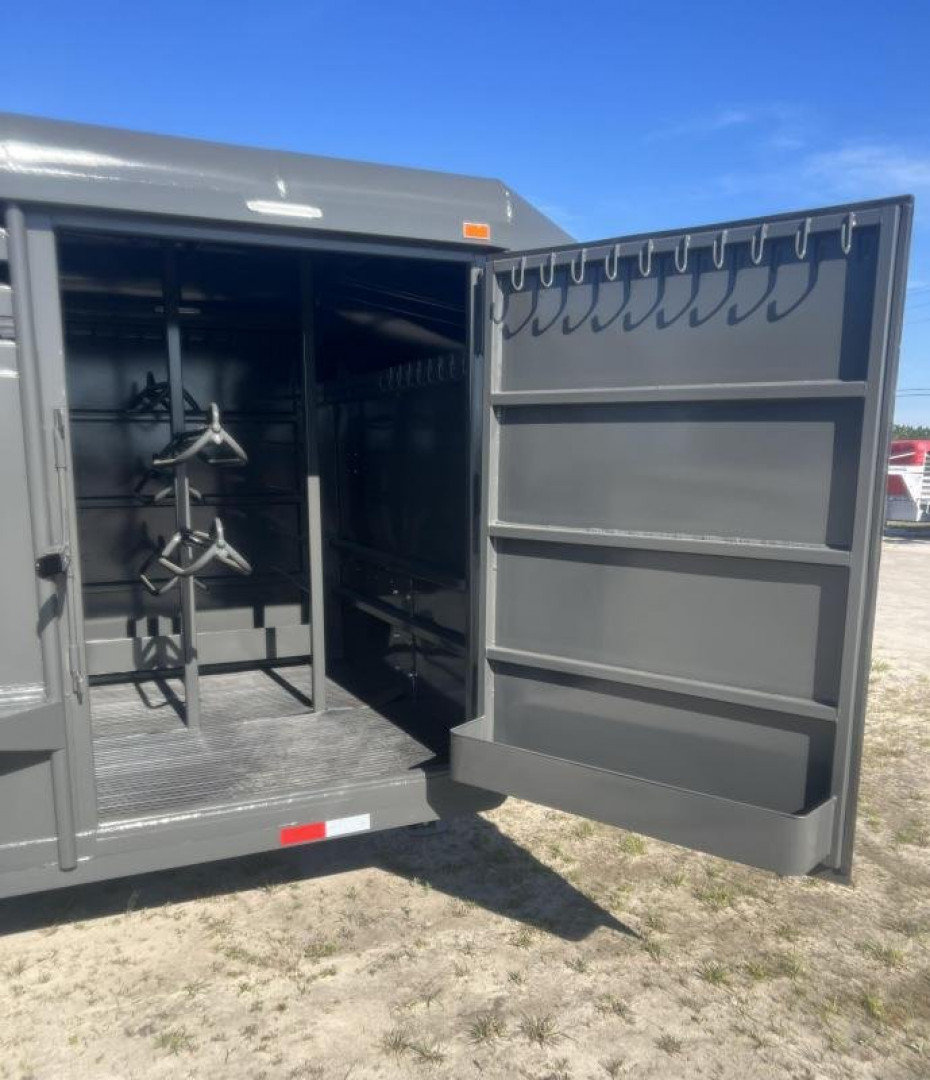 Horse Livestock Trailer photo 4