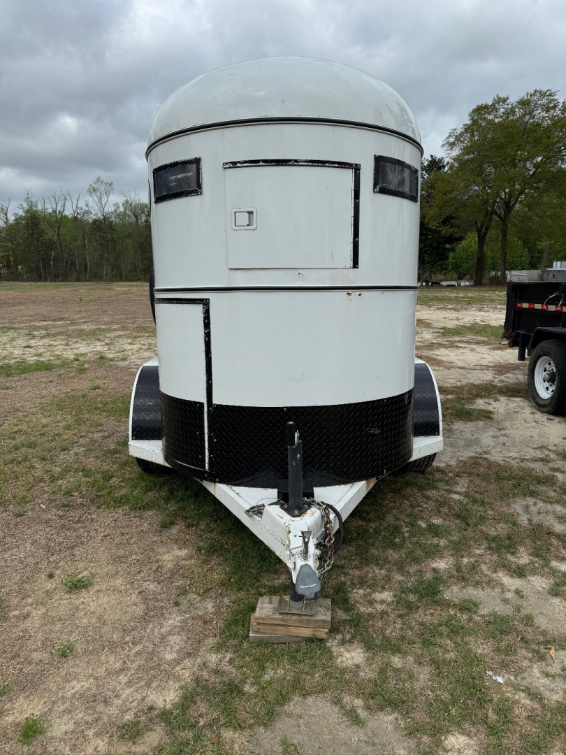 Used 1998 Supreme 2H BP Horse Trailer