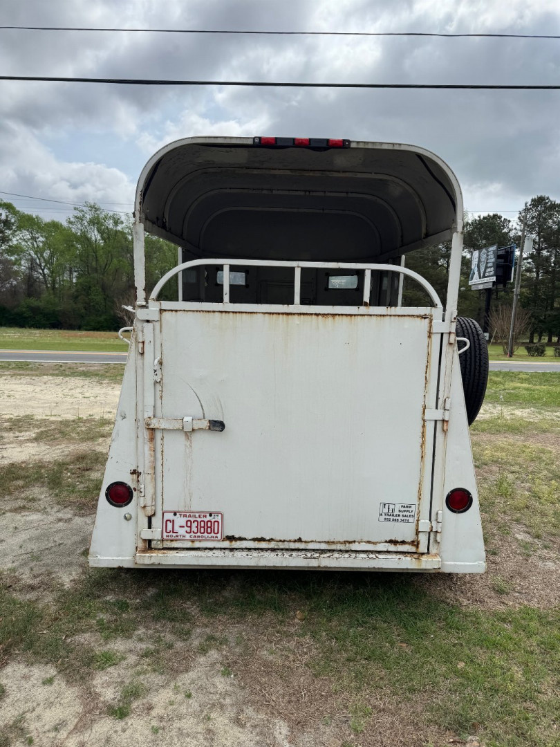 Used 1998 Supreme 2H BP Horse Trailer