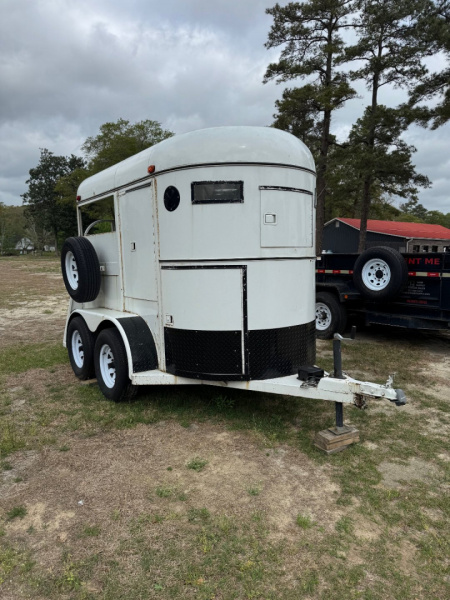 Used 1998 Supreme 2H BP Horse Trailer
