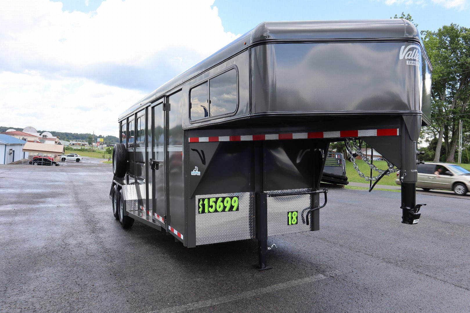 New 2026 Valley Trailers 3920 6'8"x18'x7' 3-Horse Thoroughbred Slant Gooseneck Horse Trailer