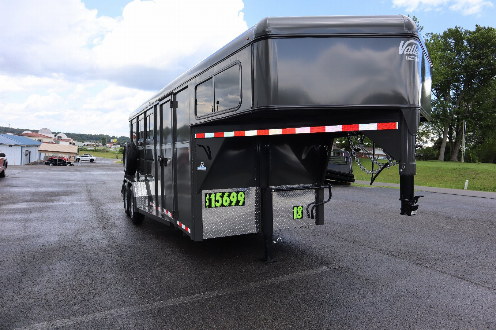 New 2026 Valley Trailers 3920 6'8"x18'x7' 3-Horse Thoroughbred Slant Gooseneck Horse Trailer