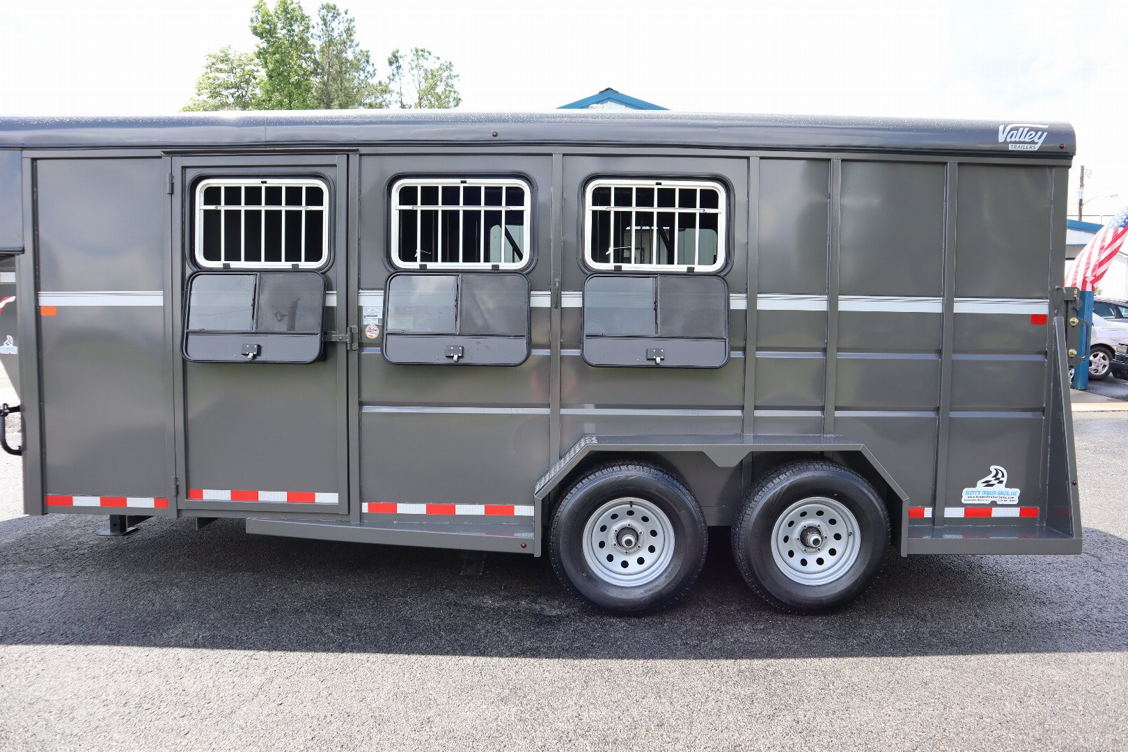 New 2026 Valley Trailers 3920 6'8"x18'x7' 3-Horse Thoroughbred Slant Gooseneck Horse Trailer