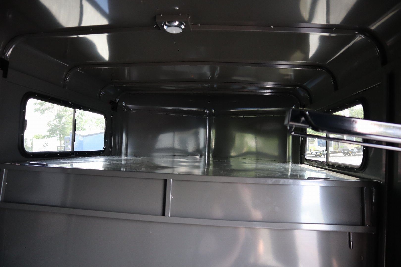 New 2026 Valley Trailers 3920 6'8"x18'x7' 3-Horse Thoroughbred Slant Gooseneck Horse Trailer